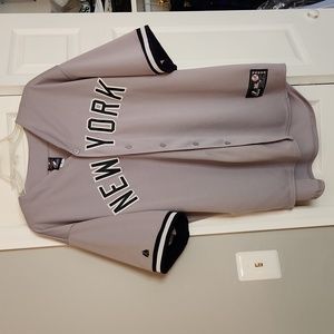 New York Yankees, Majestic, PLAIN BACK no name or number, Jersey, Size XL.